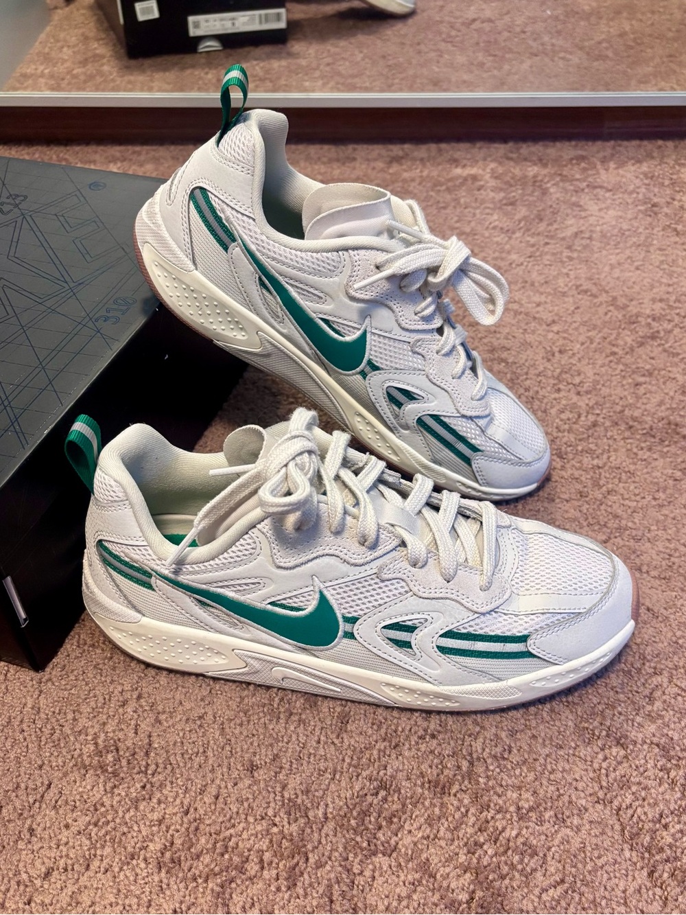 Nike JAM Electric Break Dancing Shoe - Green/Bone